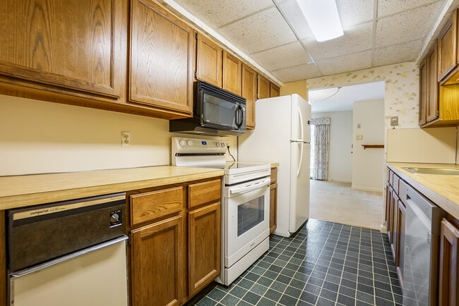 41 Angleside Rd, Unit 3 in Waltham, MA - Building Photo - Building Photo