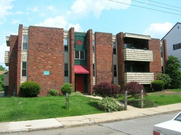 613 Copeland St in Shadyside, PA - Building Photo