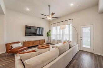 2725 Henson Ln in Garland, TX - Building Photo - Building Photo