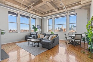 2107 Grand Blvd, Unit 1005 in Kansas City, MO - Building Photo