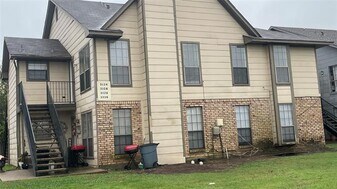 3124 Tudor Ln in Irving, TX - Building Photo