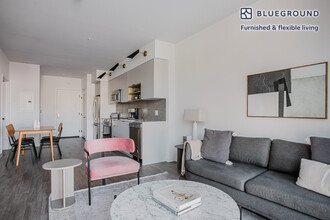 11600 Santa Monica Blvd, Unit FL2-ID1201 in Los Angeles, CA - Foto de edificio - Building Photo