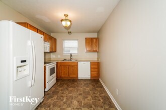 5753 Twin River Ln in Indianapolis, IN - Building Photo - Building Photo