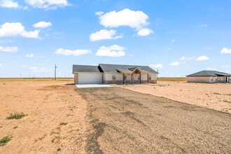 204 Lawrence St in Anton, TX - Building Photo - Building Photo