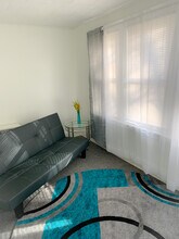24111 143rd Ave, Unit 1fl in Rosedale, NY - Foto de edificio - Building Photo