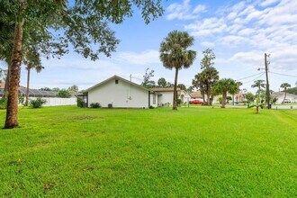 8 Webb Pl in Palm Coast, FL - Building Photo - Building Photo