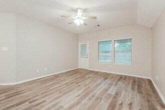 2826 Trinity Glen Ln in Houston, TX - Building Photo - Building Photo
