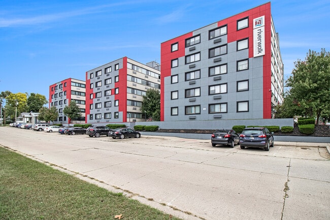 Riverwalk Commons- Student Housing in South Bend, IN - Building Photo - Building Photo