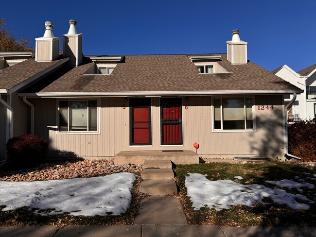 1244 S Reed St in Lakewood, CO - Foto de edificio - Building Photo