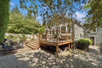 2413 NE 60th St in Seattle, WA - Building Photo - Building Photo