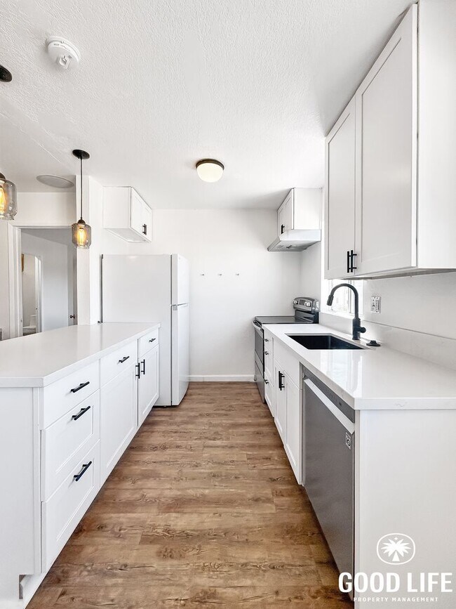 3140 Midway Dr in San Diego, CA - Building Photo - Building Photo
