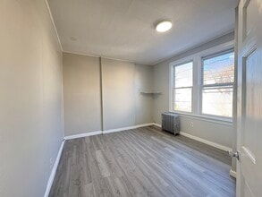 48 W 9th St, Unit 2 in Bayonne, NJ - Building Photo - Building Photo