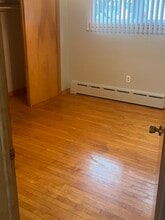 414 W Ridge St, Unit Downstairs in Marquette, MI - Foto de edificio - Building Photo
