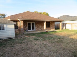 975 Tiara Trail in Laredo, TX - Building Photo - Building Photo