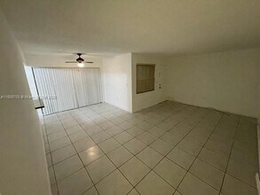 10303 NW 9th St Cir in Miami, FL - Building Photo - Building Photo