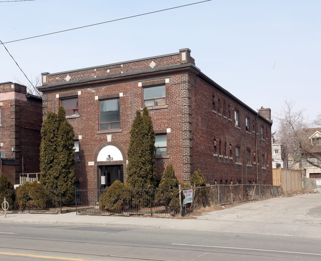 1638 Queen St in Toronto, ON - Building Photo - Primary Photo