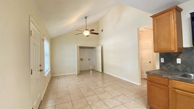 10521 Tanyard Rd in Willis, TX - Building Photo - Building Photo