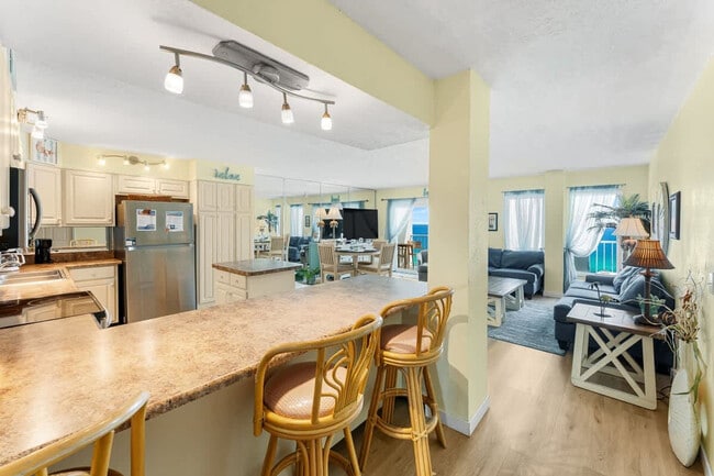 8743 Thomas Dr in Panama City Beach, FL - Building Photo - Building Photo