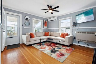 9 N St in Hampton, NH - Building Photo