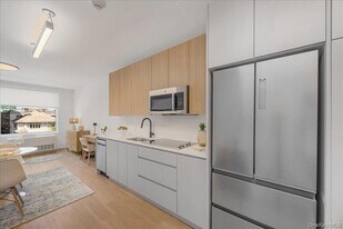 8 Chester Ave in White Plains, NY - Building Photo