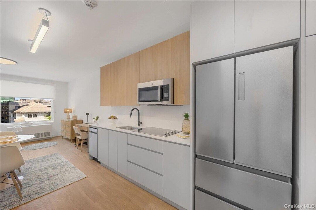 8 Chester Ave in White Plains, NY - Building Photo