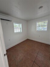 1702 W Dempsey Ave, Unit B in Tampa, FL - Building Photo - Building Photo