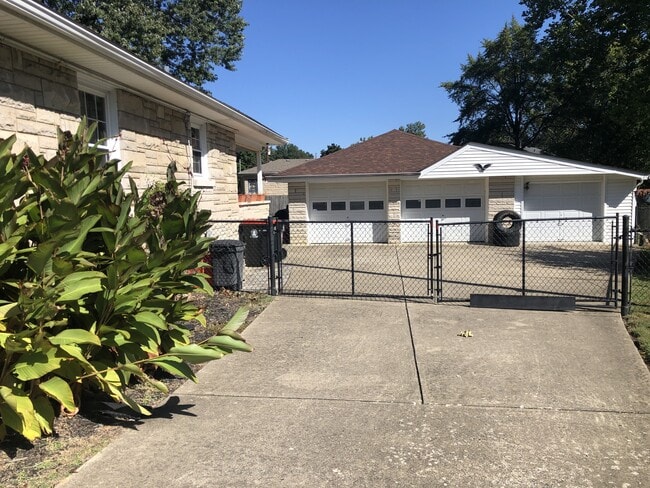 113 Southview Terrace in Louisville, KY - Building Photo - Building Photo