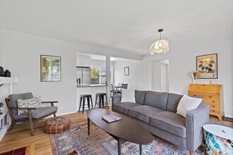 4775 SW Beech Dr in Beaverton, OR - Foto de edificio - Building Photo