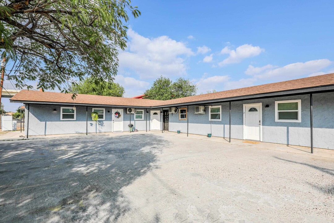 1920 Madison St in Laredo, TX - Building Photo