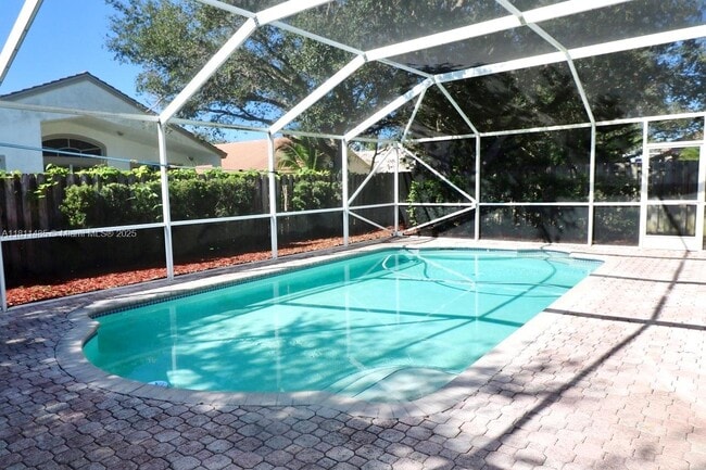 1132 NW 143rd Ave in Pembroke Pines, FL - Building Photo - Building Photo