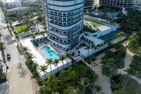 Majestic Tower in Bal Harbour, FL - Foto de edificio - Building Photo