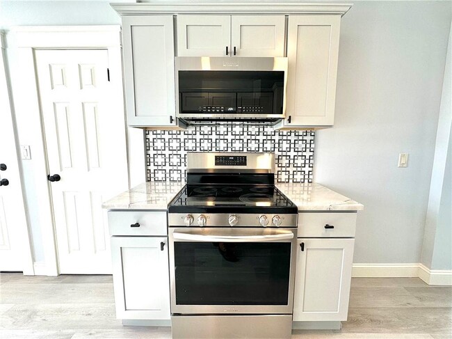 1452 Mineral Spring Ave-Unit -2 in North Providence, RI - Building Photo - Building Photo