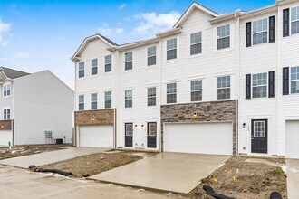 154 Dusky Willow Dr in Reynoldsburg, OH - Building Photo - Building Photo