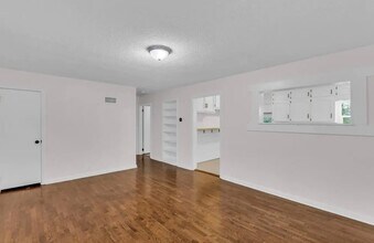 5406 N Central St in Kansas City, MO - Building Photo - Building Photo