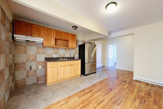 106 Rockaway Ave, Unit 2 in Brooklyn, NY - Building Photo - Building Photo