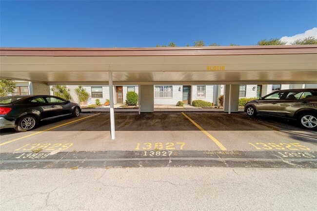 13827 Mission Oaks Blvd in Seminole, FL - Building Photo - Building Photo