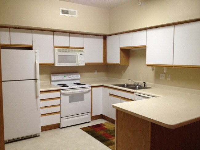 2707 Triple Crown Ln-Unit -03 in Iowa City, IA - Building Photo - Building Photo