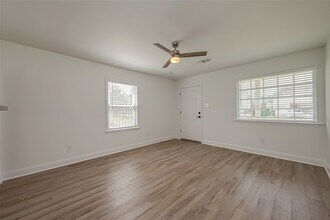 917 Adele St in Houston, TX - Building Photo - Building Photo