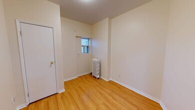 2938 Danforth Ave in Toronto, ON - Building Photo - Building Photo