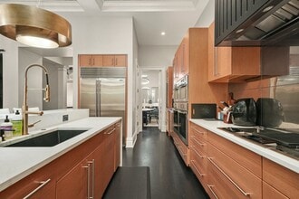 451 W Superior St in Chicago, IL - Building Photo - Building Photo