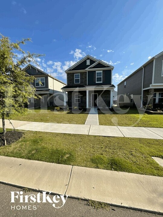 533 Cedar Knoll Cir in Pineville, NC - Foto de edificio