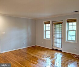1407 E Abingdon Dr in Alexandria, VA - Building Photo - Building Photo