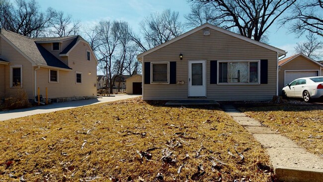 3026 Story St in Ames, IA - Building Photo - Building Photo