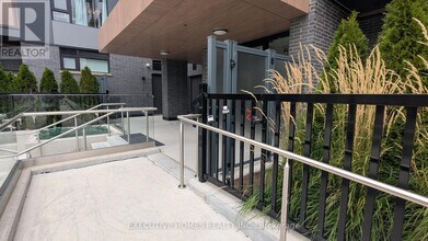 1440 Clarriage Ct in Milton, ON - Building Photo - Building Photo