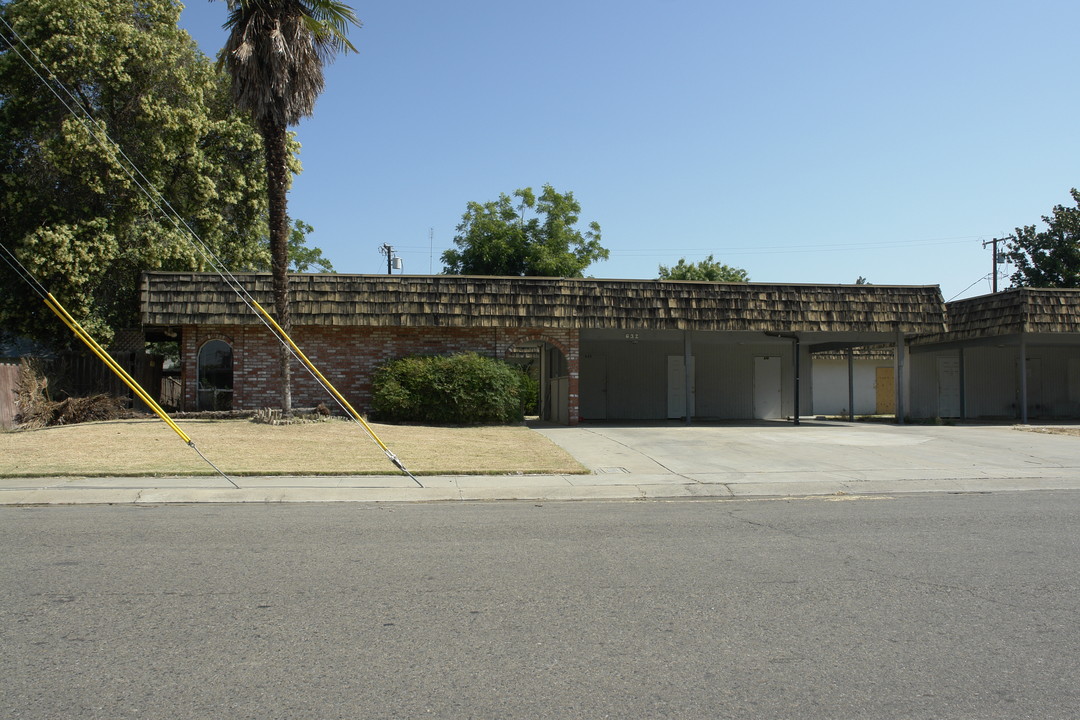 632-644 E Kaweah Ave in Visalia, CA - Foto de edificio