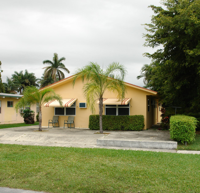 237 SE 1st St in Dania Beach, FL - Building Photo - Building Photo