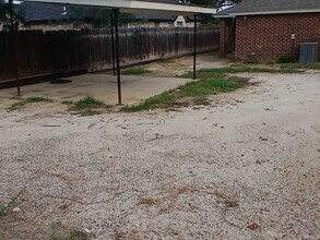 1239 Brown Dr in Laredo, TX - Building Photo - Building Photo