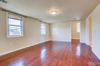 2102 Woodbridge Ave-Unit -3 in Edison, NJ - Building Photo - Building Photo