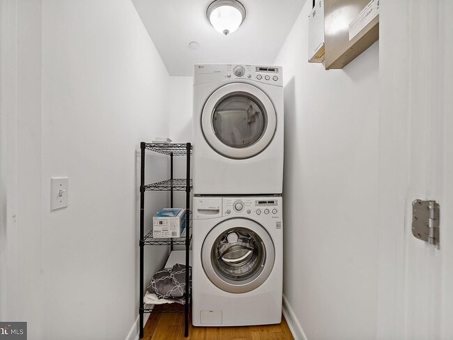 655 N 16th St, Unit 2 in Philadelphia, PA - Foto de edificio - Building Photo