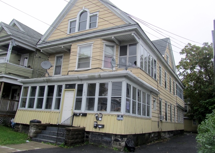 106 Pond St in Syracuse, NY - Building Photo